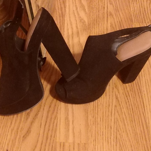 JustFab Heels - Picture 3 of 4